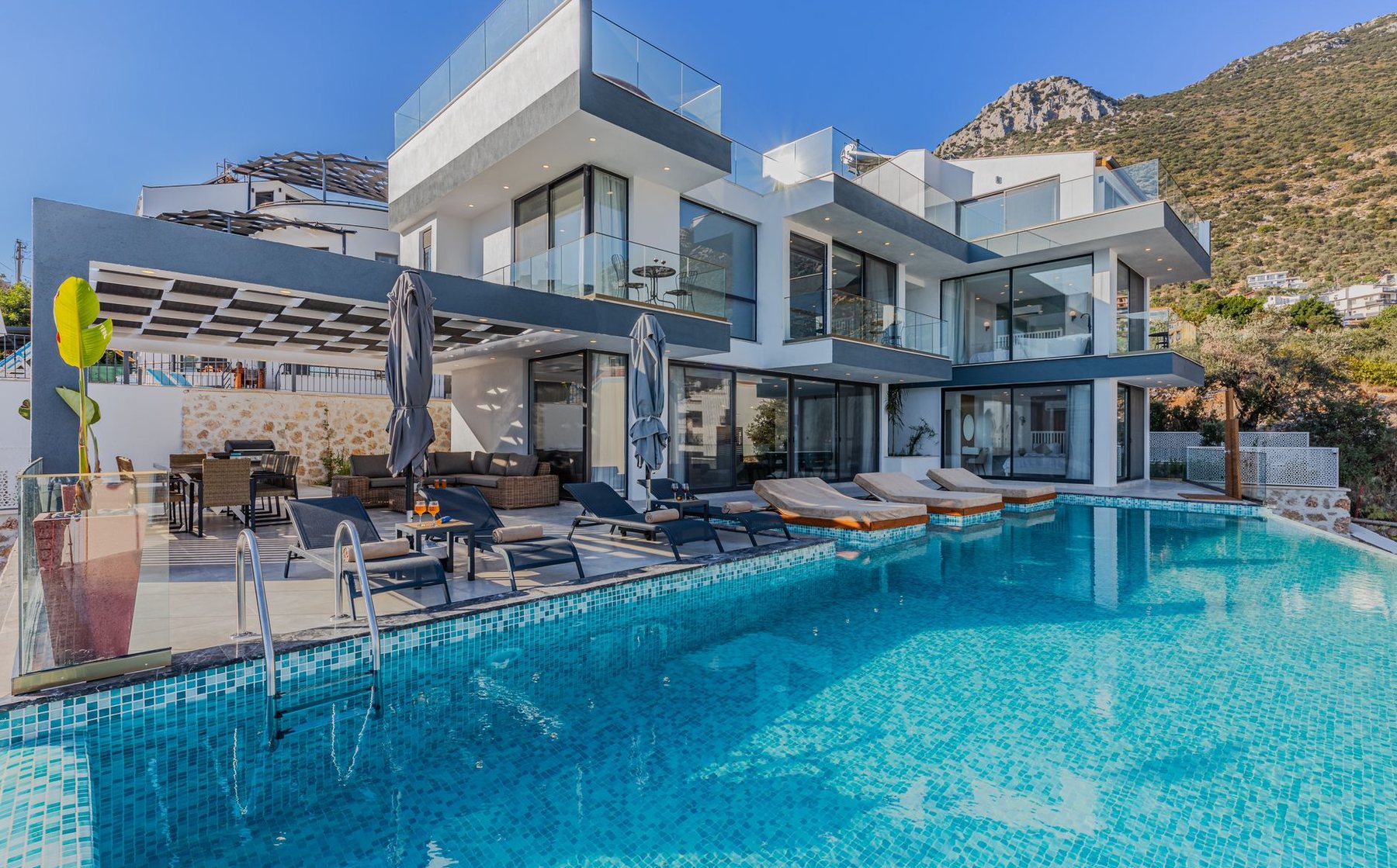 Private Villa vs Resort Villa: Choosing the Best Second Home Investment